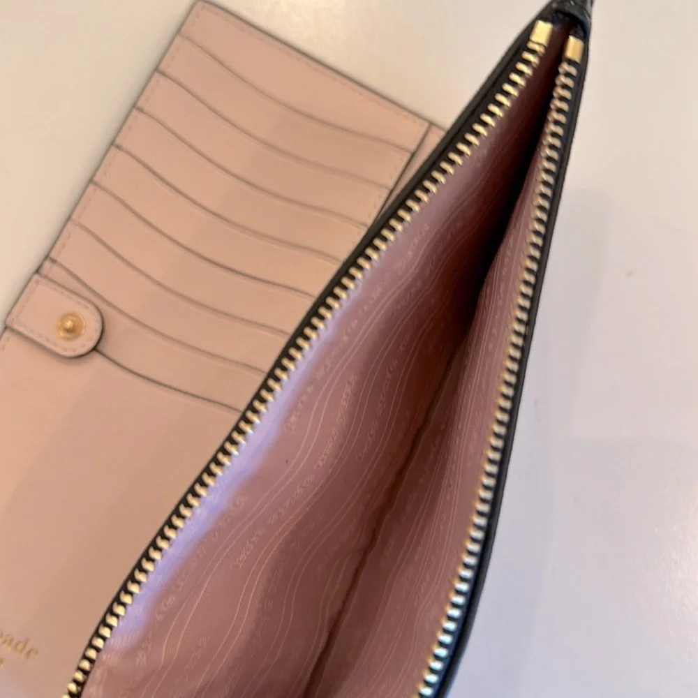 New Kate Spade Leather Black Wristlet Clutch.